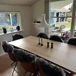 Laekkert I Gaafstand Til By Og Bøtø By