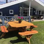 Laekkert I Gaafstand Til By Og *