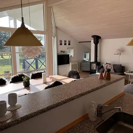 Lækkert I Gåafstand Til By Og Feriehus