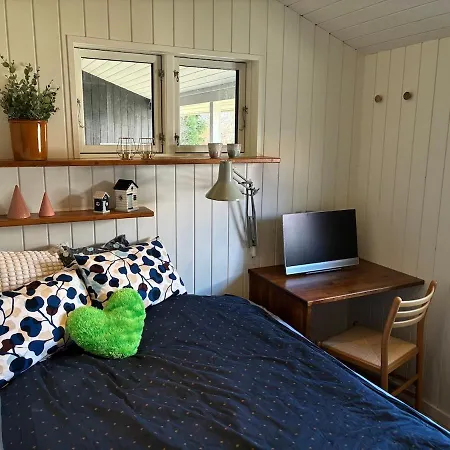 Laekkert I Gaafstand Til By Og Hébergement de vacances Bøtø By