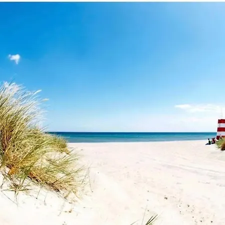 Laekkert I Gaafstand Til By Og Hébergement de vacances Bøtø By