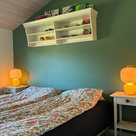 Laekkert I Gaafstand Til By Og Hébergement de vacances Bøtø By