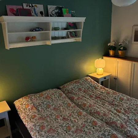 Laekkert I Gaafstand Til By Og Hébergement de vacances Bøtø By